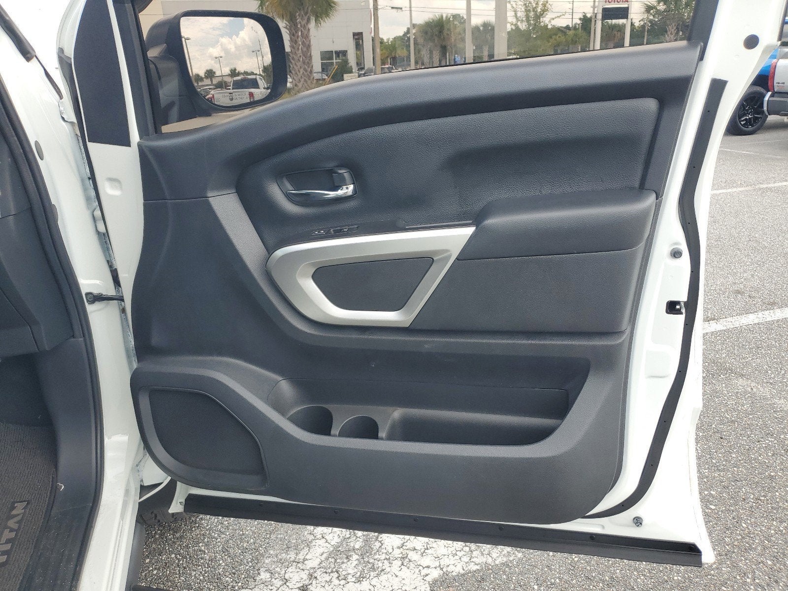 2021 Nissan Titan SV