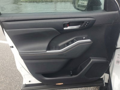 2023 Toyota Highlander Hybrid Bronze Edition