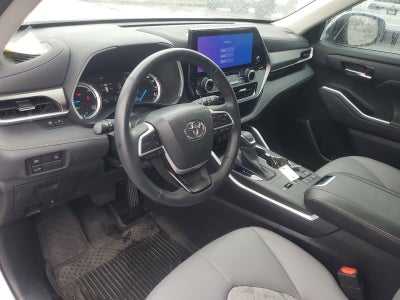 2023 Toyota Highlander Hybrid Bronze Edition