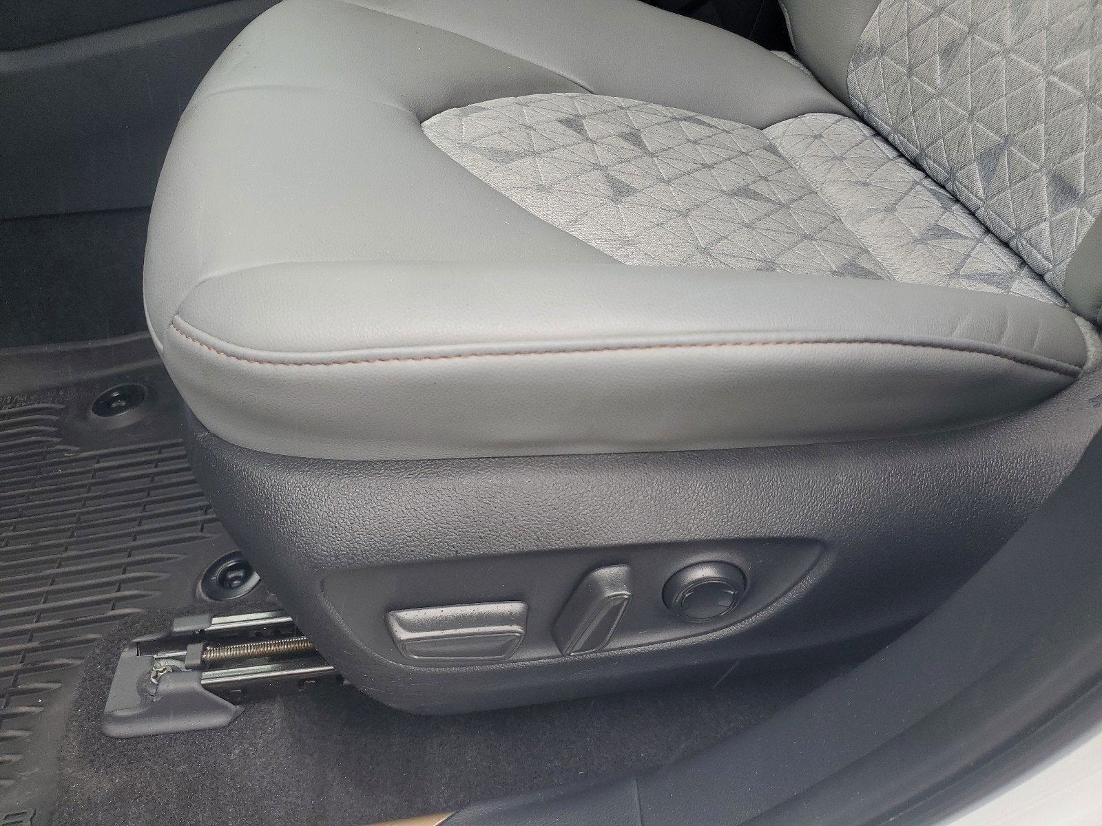 2023 Toyota Highlander Hybrid Bronze Edition