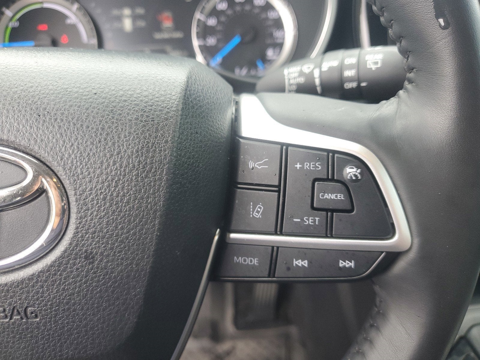 2023 Toyota Highlander Hybrid Bronze Edition