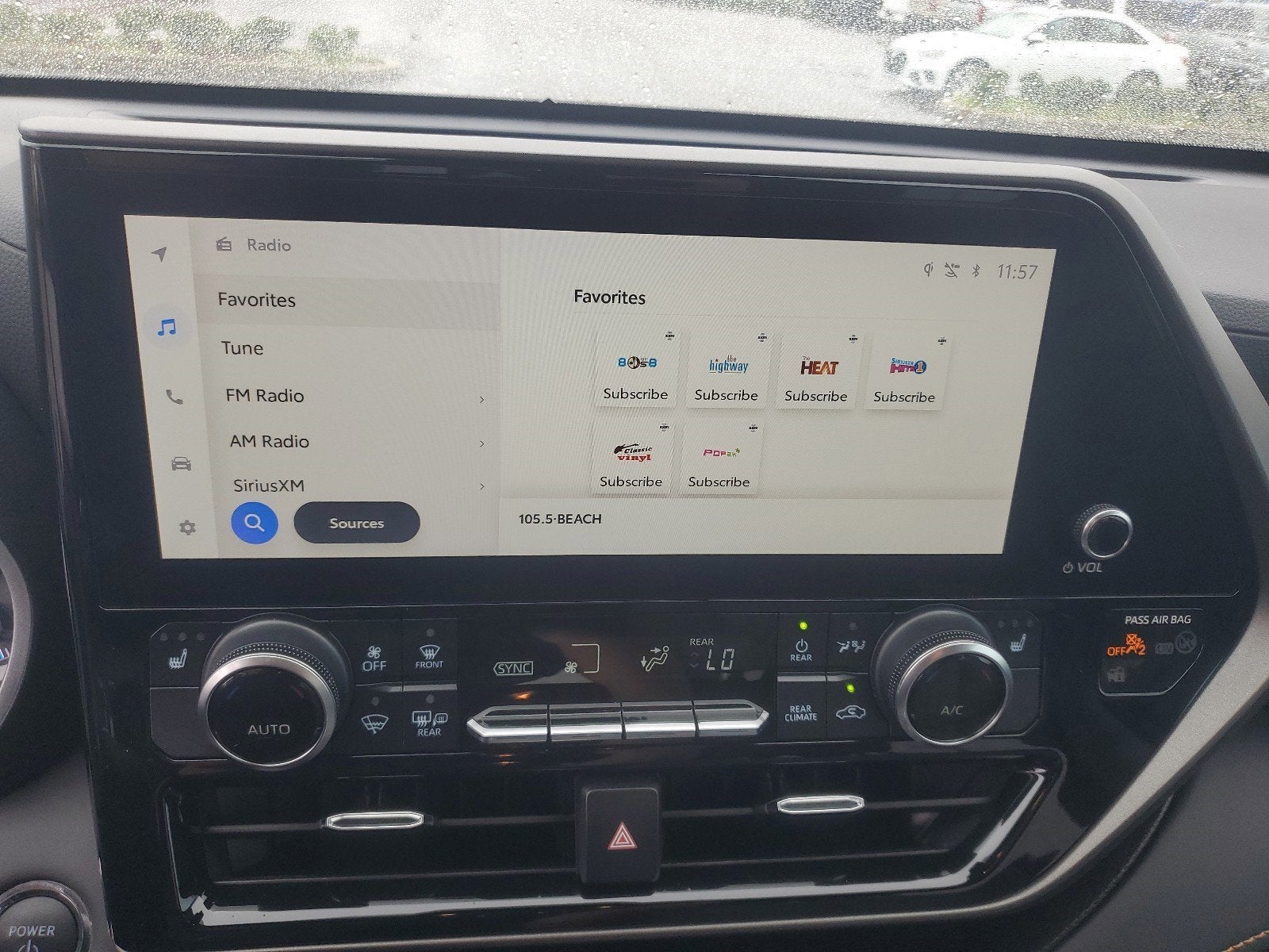 2023 Toyota Highlander Hybrid Bronze Edition