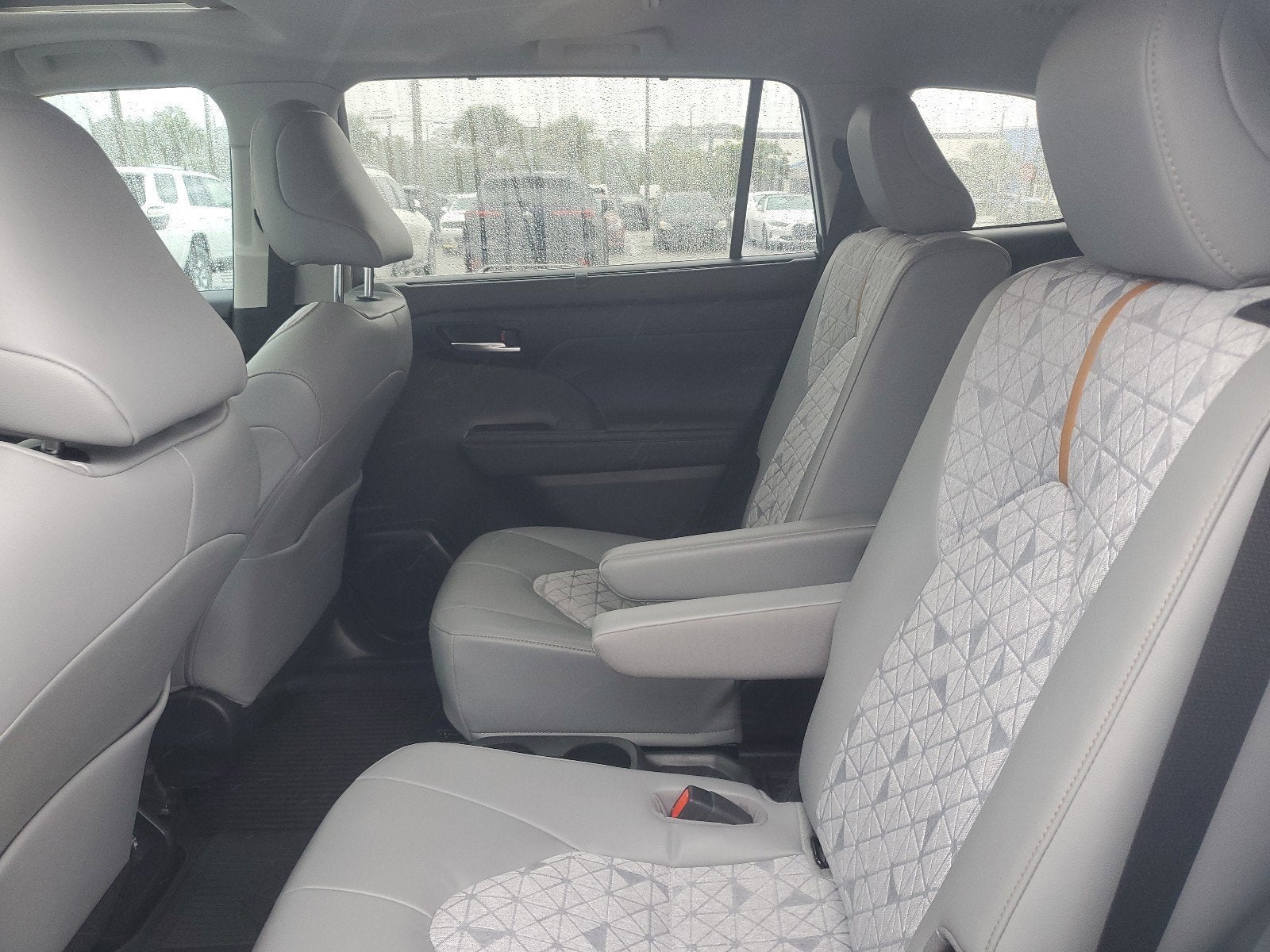 2023 Toyota Highlander Hybrid Bronze Edition