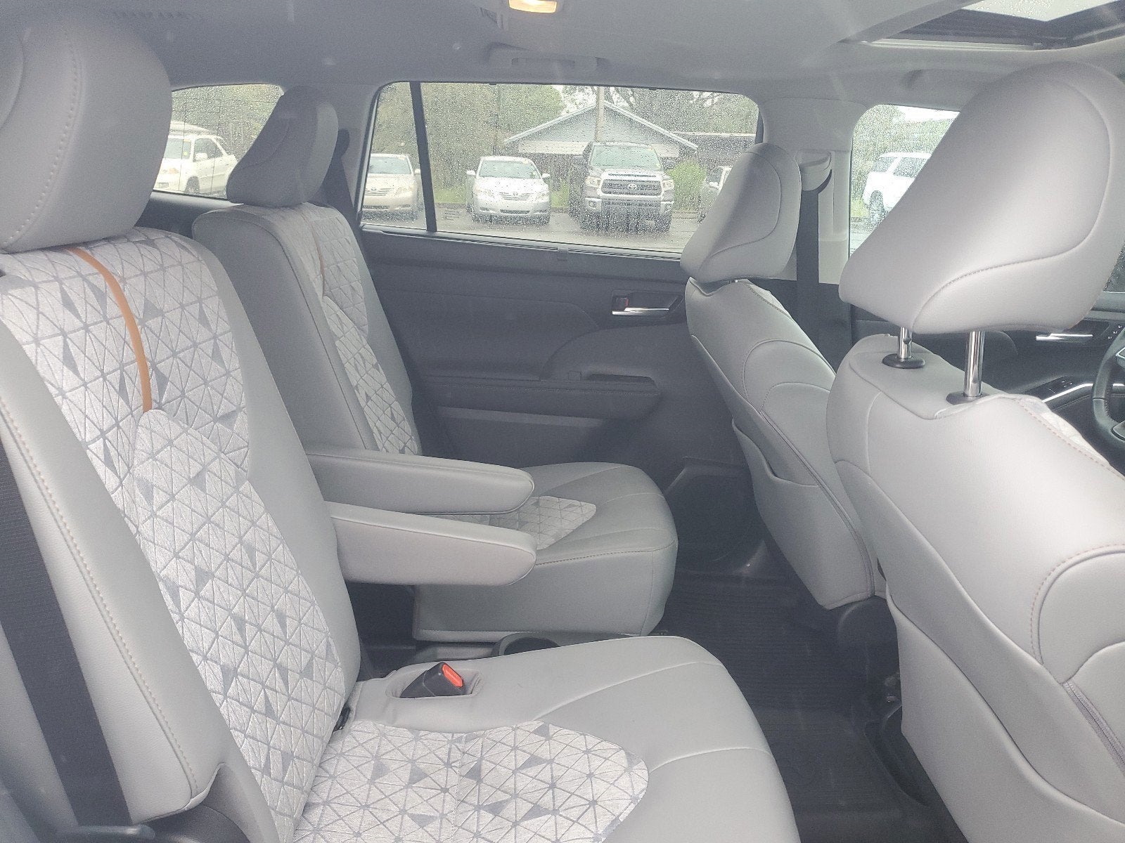 2023 Toyota Highlander Hybrid Bronze Edition