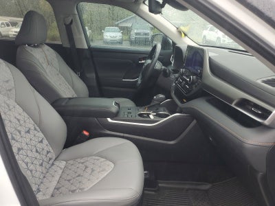 2023 Toyota Highlander Hybrid Bronze Edition