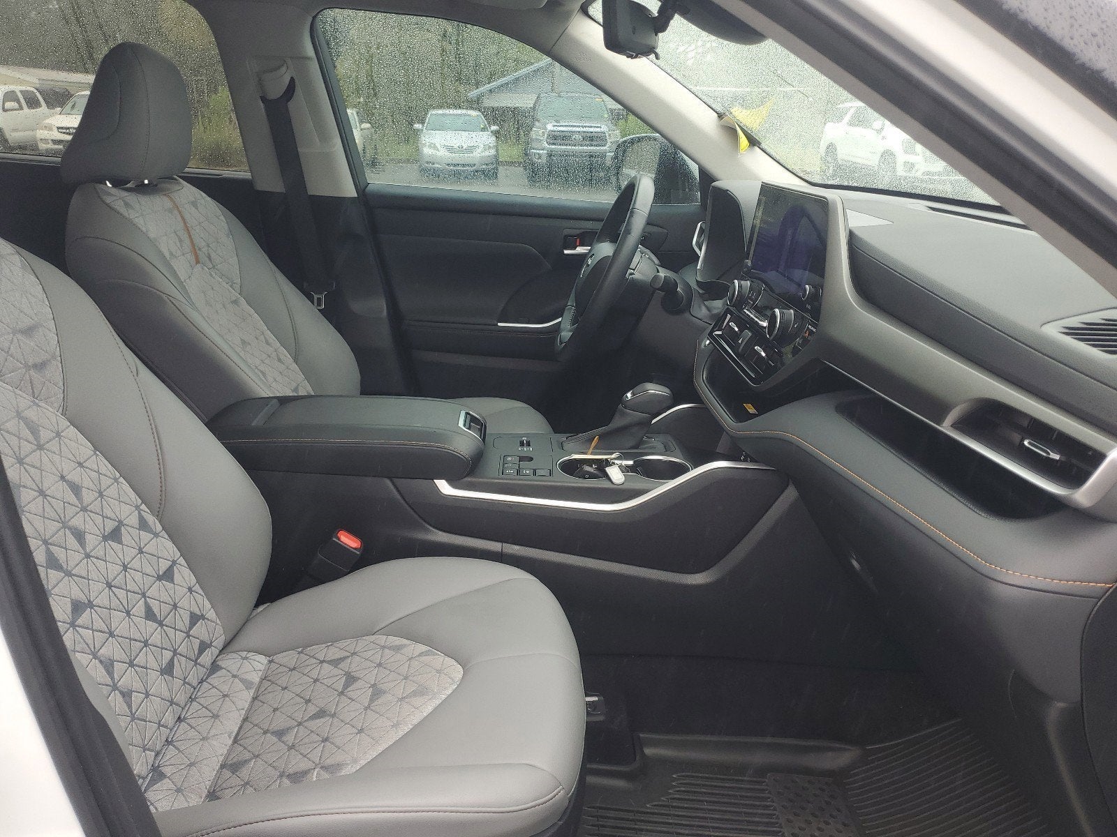 2023 Toyota Highlander Hybrid Bronze Edition