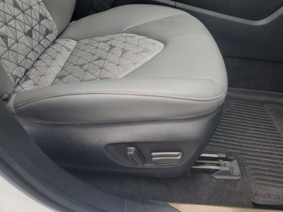 2023 Toyota Highlander Hybrid Bronze Edition