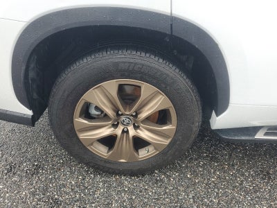 2023 Toyota Highlander Hybrid Bronze Edition