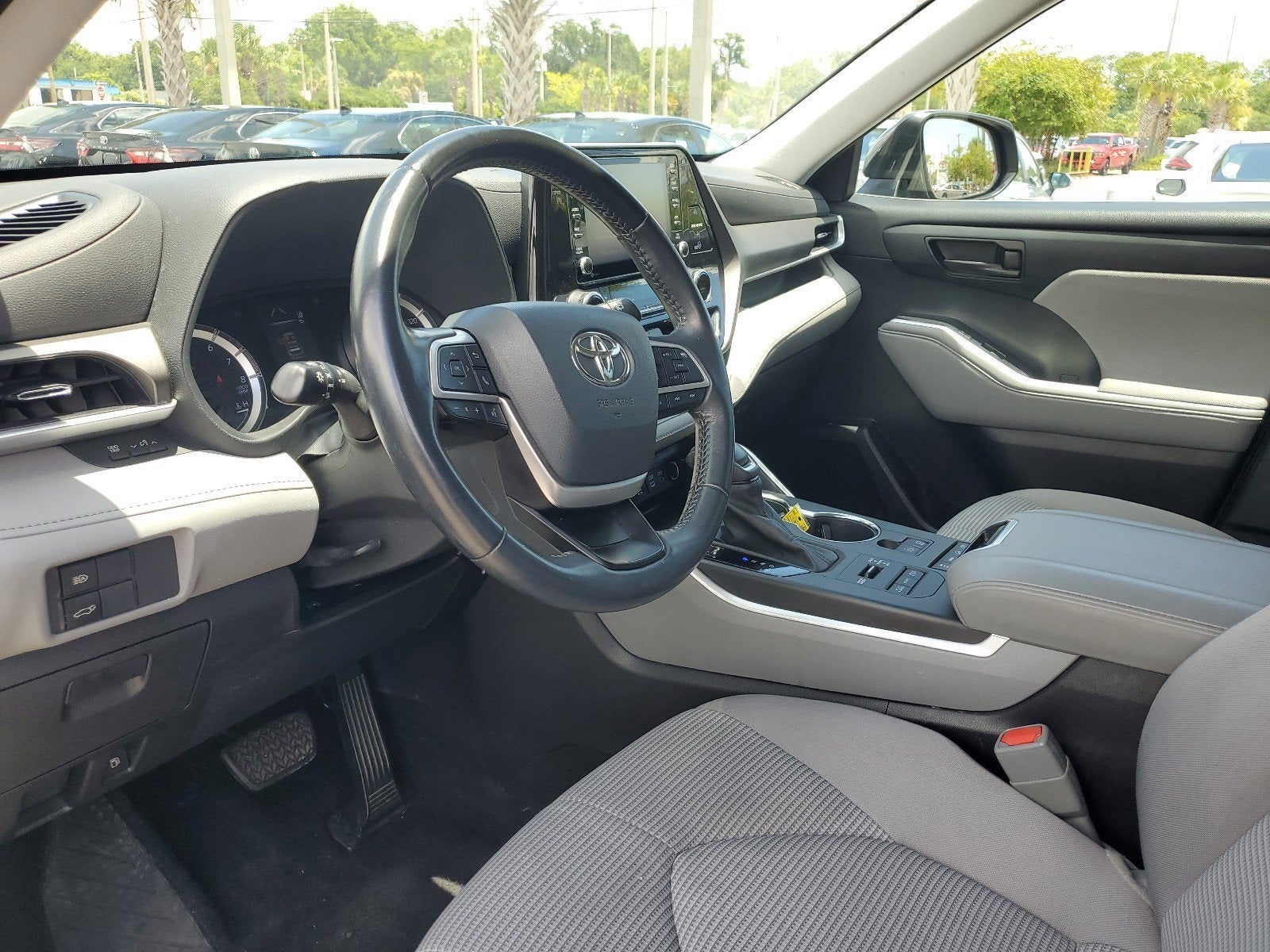 2022 Toyota Highlander LE