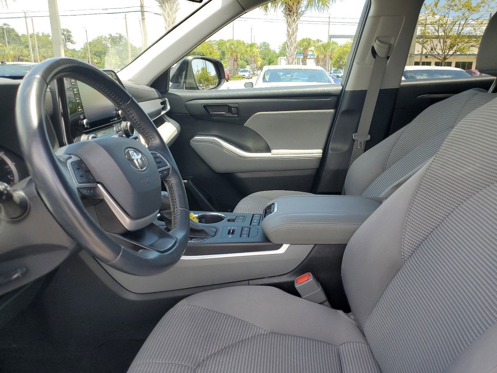 2022 Toyota Highlander LE