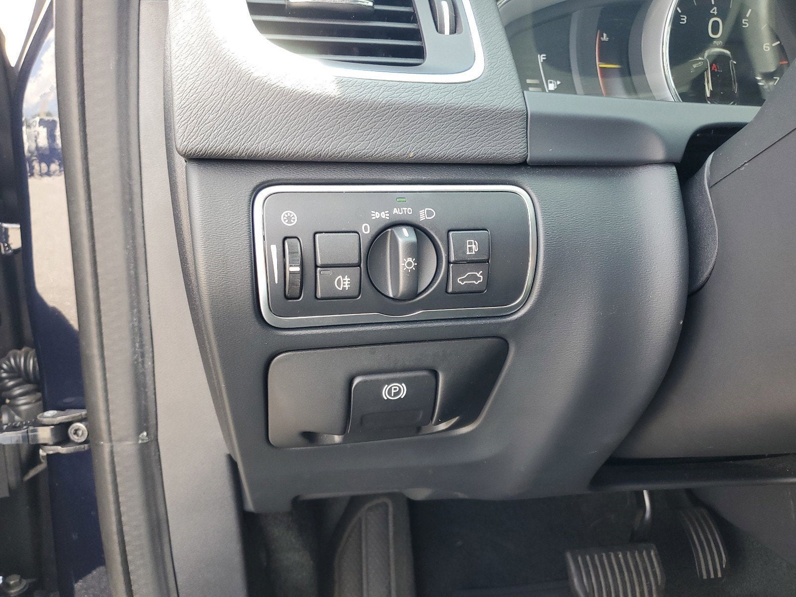 2017 Volvo V60 Premier