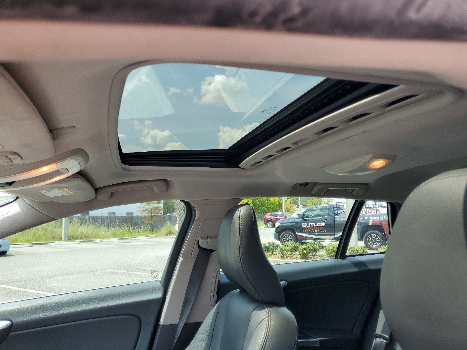 2017 Volvo V60 Premier